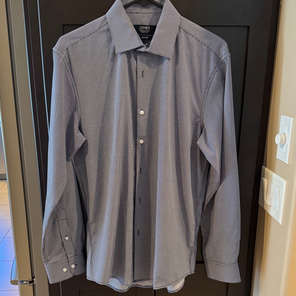 Jones New York Men's Navy Microdot Button-Down Shirt. Super soft high quality M